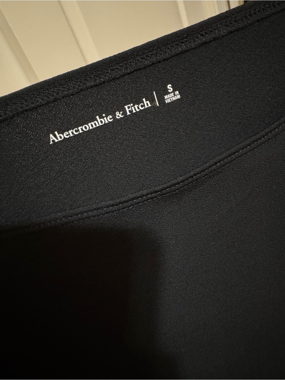 Abercrombie & Fitch Long-Sleeve Asymmetrical Hem Top